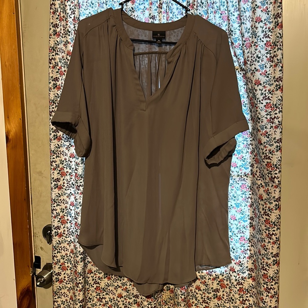 Short sleeve women’s dress shirt